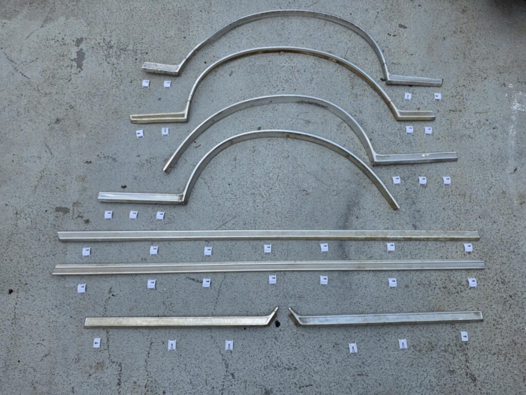 1978-1980 Monte Carlo Narrow Bottom Side Body Molding Clip Set
