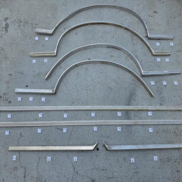1978-1980 Monte Carlo narrow bottom side body molding clip set