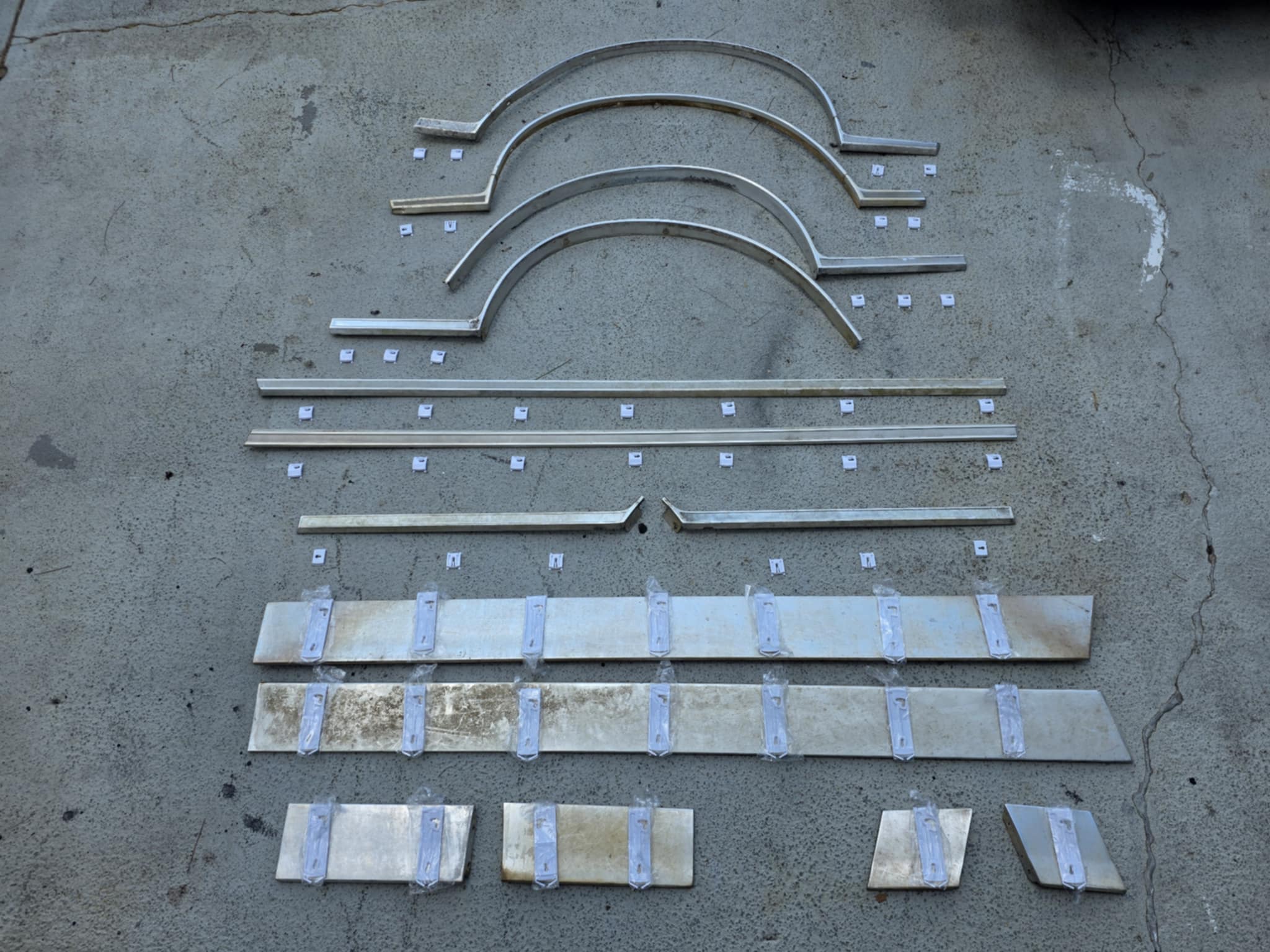 1978 Monte Carlo deluxe 20pc side body molding clip set