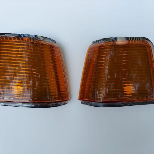1986-1988 Cutlass front corner marker lights