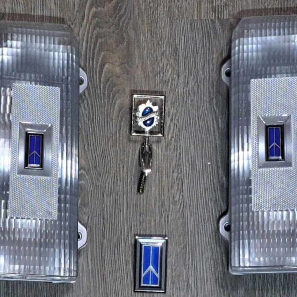 1986-1988 cutlass clear tail light set with custom blue emblems