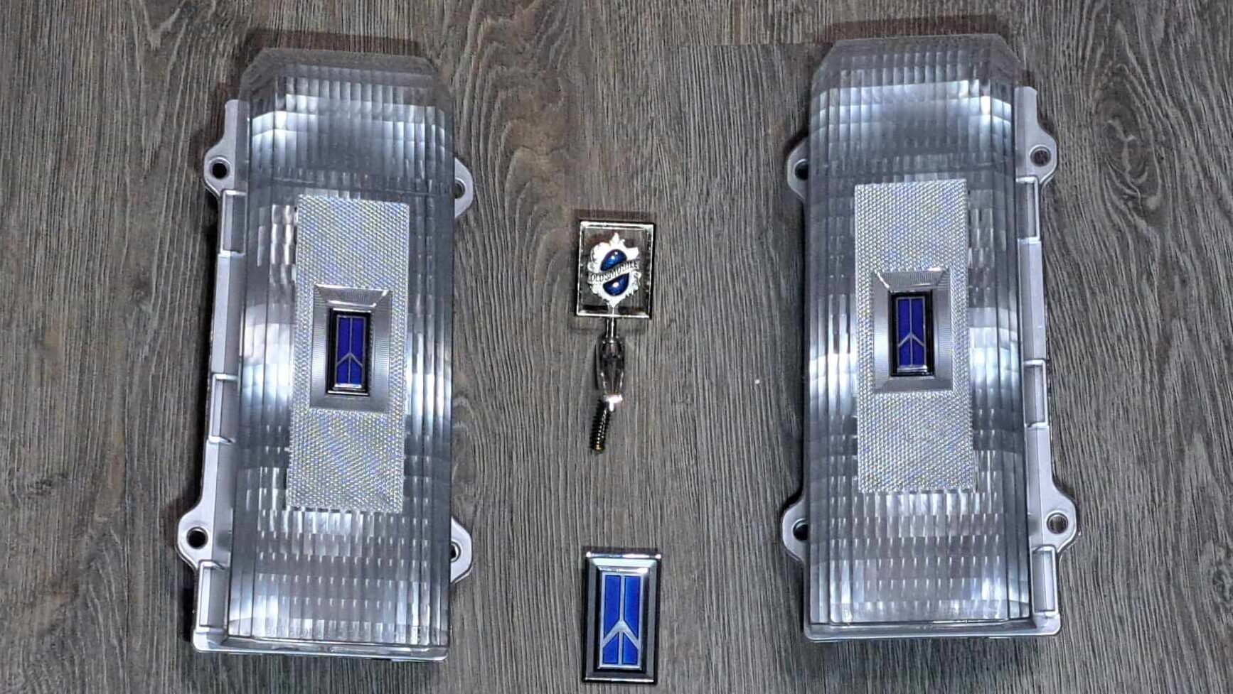 1986-1988 cutlass clear tail light set with custom blue emblems