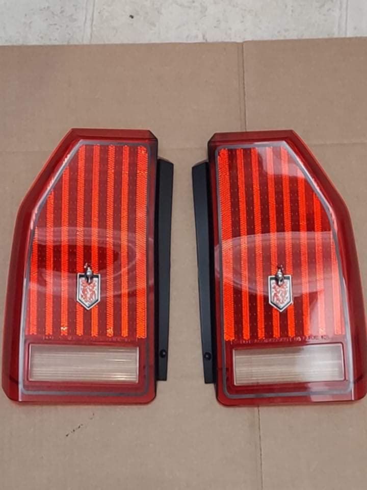 1987-1988 Monte Carlo tail lamp lens set with emblems