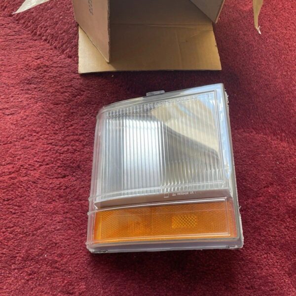 NOS GM 1980-1985 Cadillac front left side turn signal light
