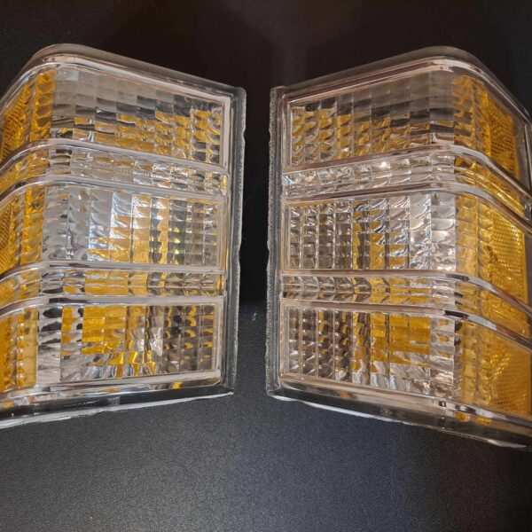 front signal light set for 1979 Monte Carlo