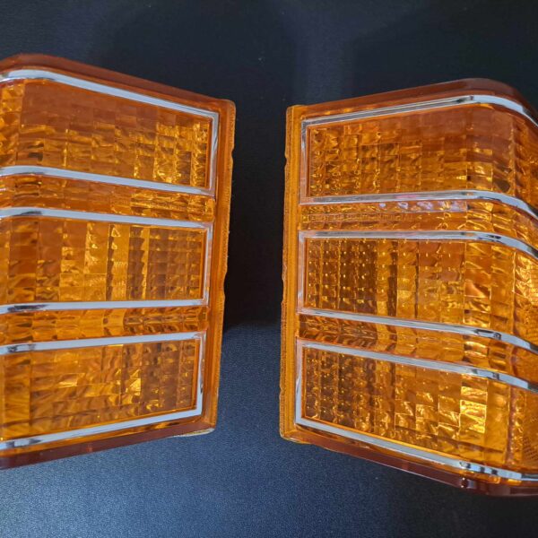 front signal light set for 1979 Monte Carlo European