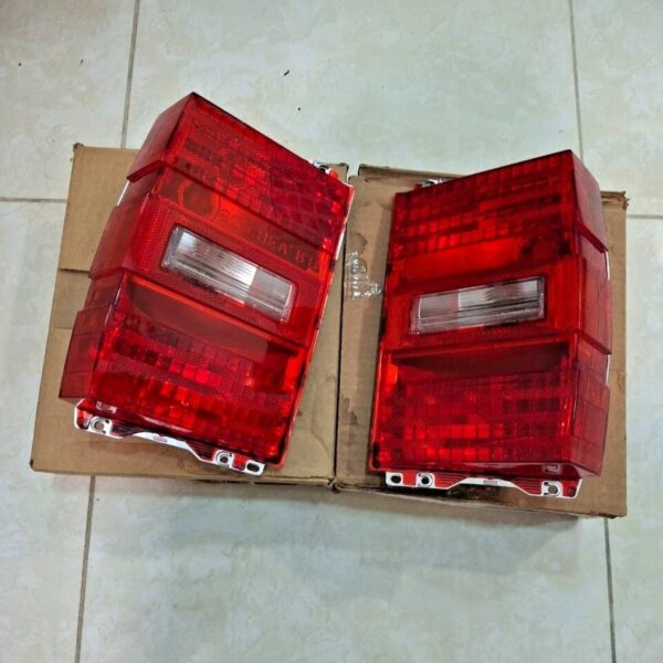 GM NOS 1980-1990 Caprice Wagon rear tail lamp