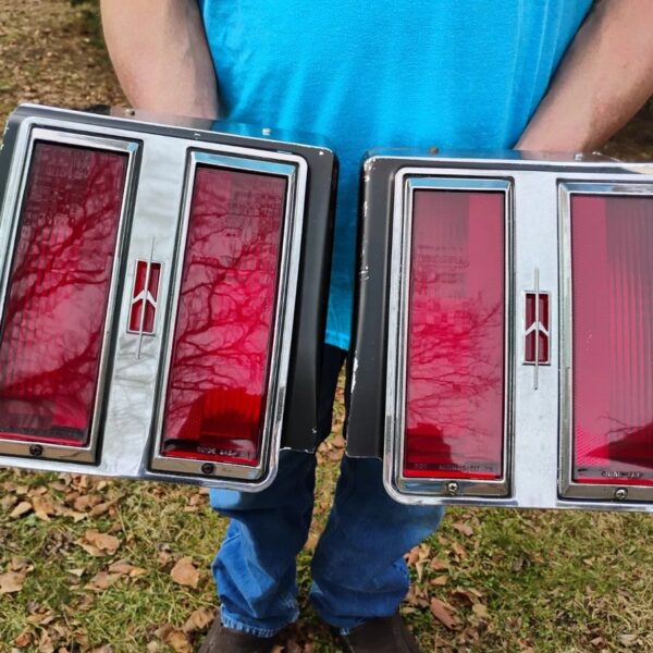 1978 Oldsmobile Cutlass Supreme tail lights