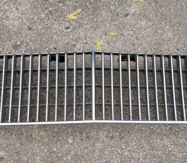 1976-1979 Cadillac Seville upper grille