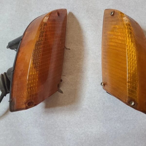 BMW E24 turn signal lens and housing set