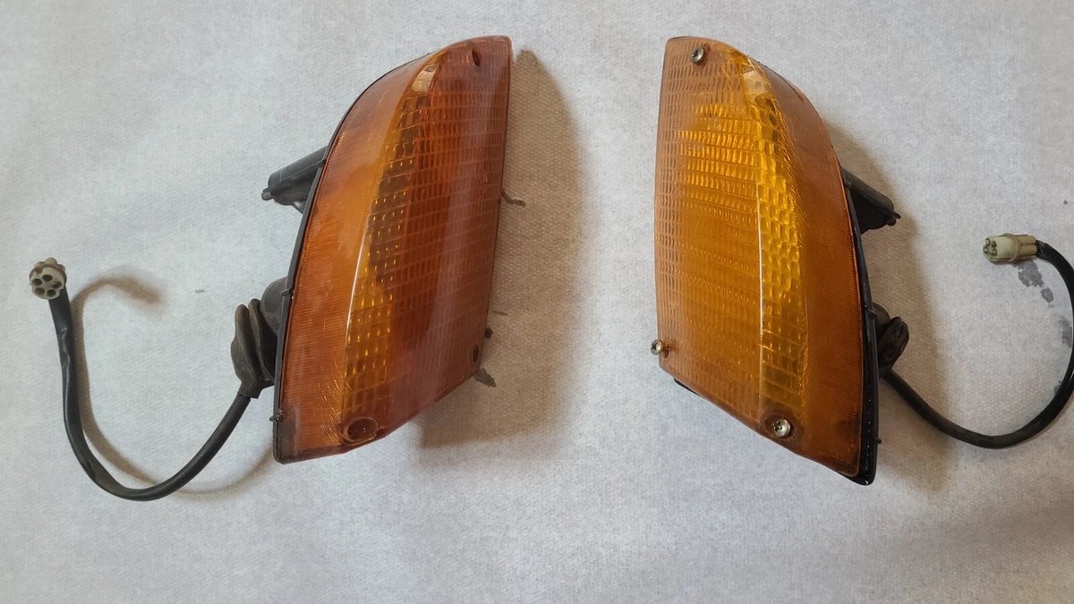 BMW E24 turn signal lens and housing set BMW E24 turn signal lens and housing set