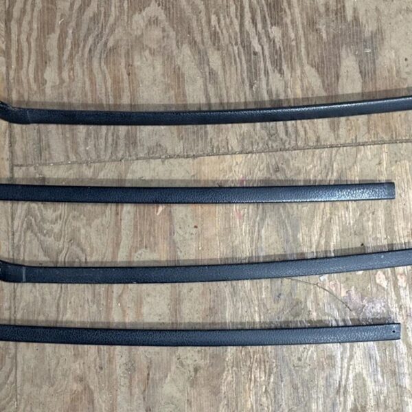 1973-1977 Chevrolet Monte Carlo rear window glass trim metal