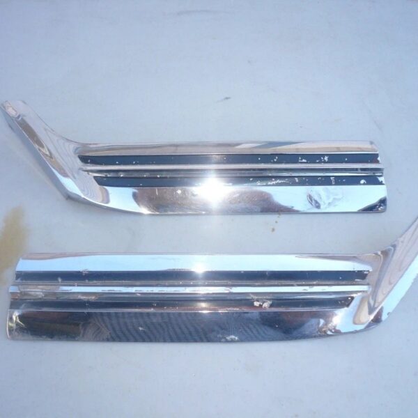 1965 Oldsmobile Cutlass F85 442 front fender trim moldings RH LH OEM