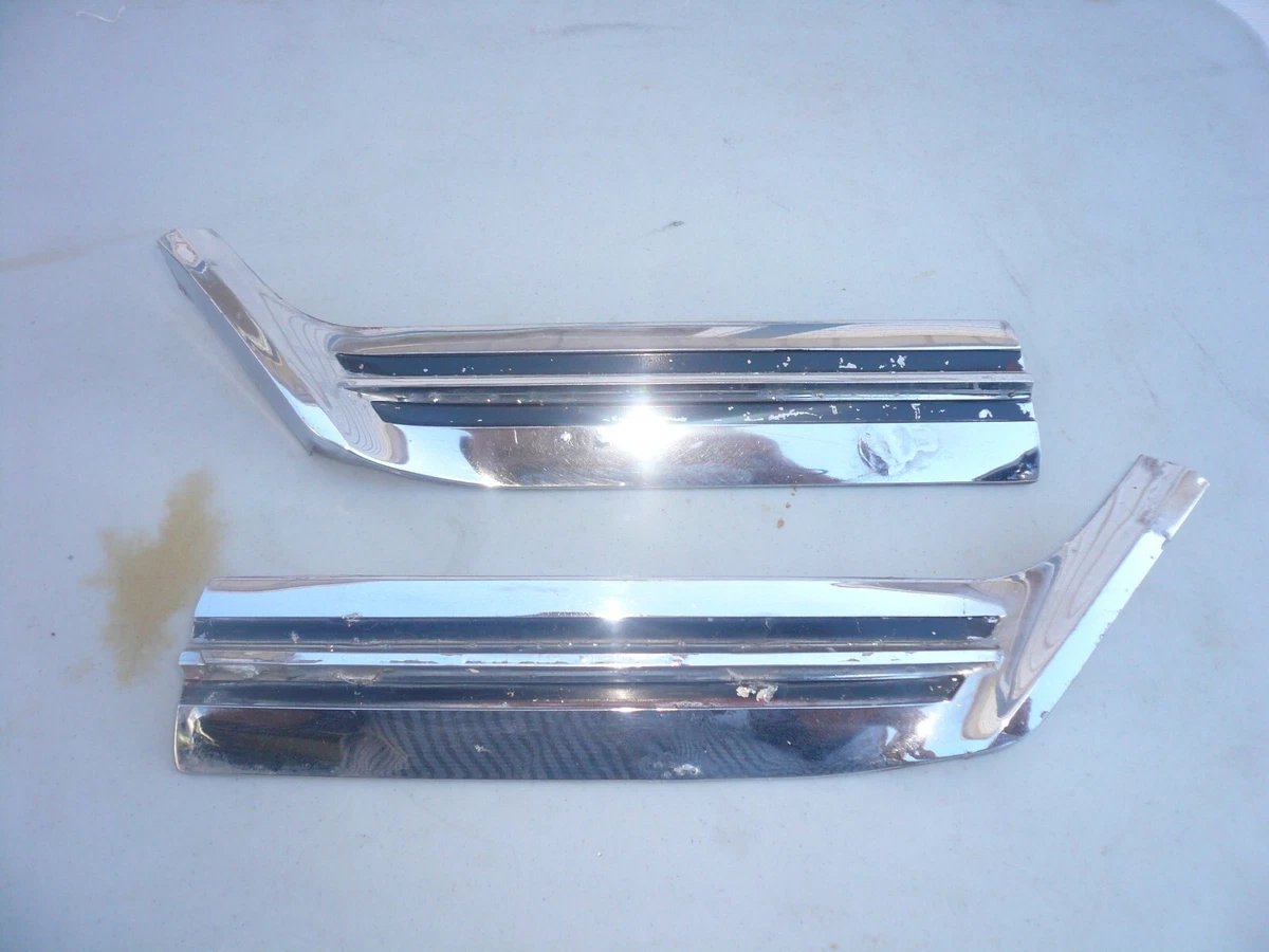 1965 Oldsmobile Cutlass F85 442 front fender trim moldings RH LH OEM