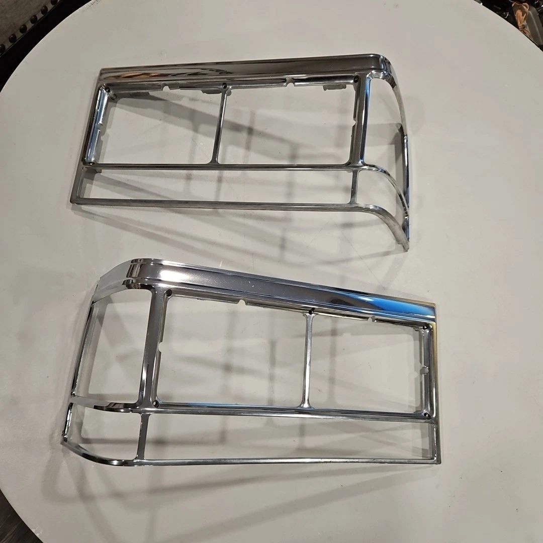 1980-1989 Cadillac Fleetwood Coupe DeVille Brougham front chrome trim light bezels
