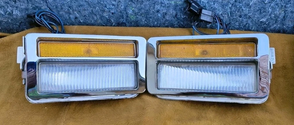 1978-1980 Oldsmobile Cutlass Supreme cornering light lamp pair GM