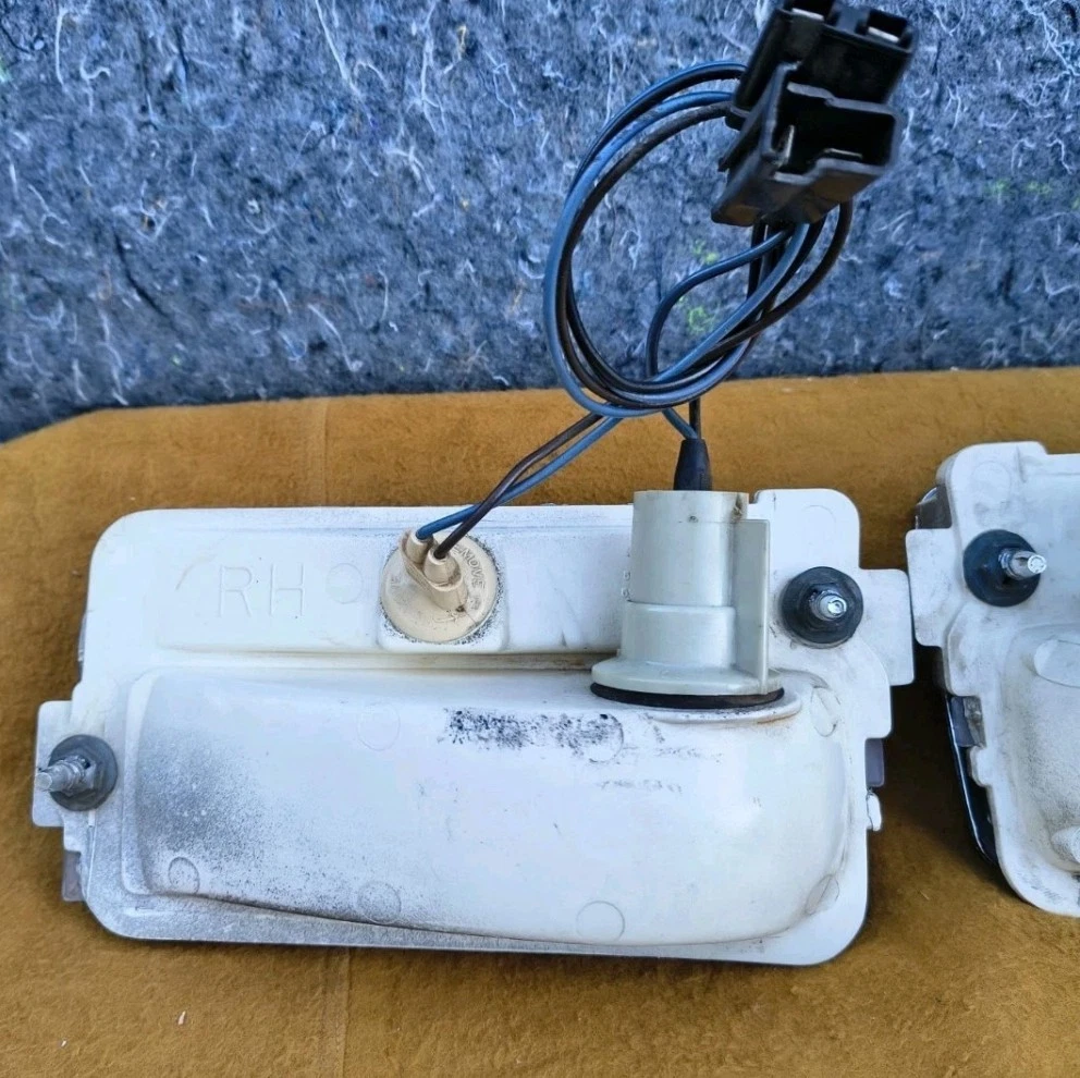1978-1980 Oldsmobile Cutlass Supreme cornering light lamp pair GM