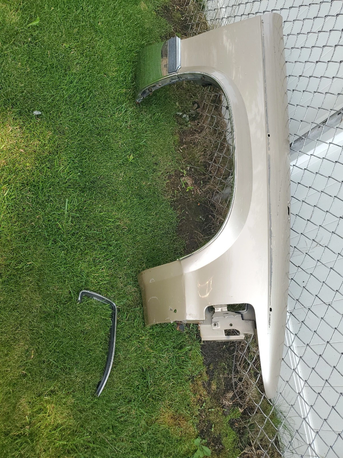 1993-1996 Cadillac Fleetwood Brougham RH fender