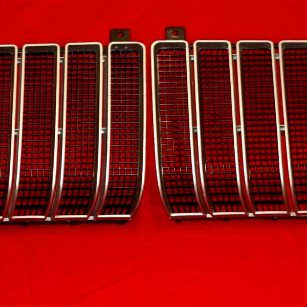 1973 Oldsmobile Cutlass 442 grilles