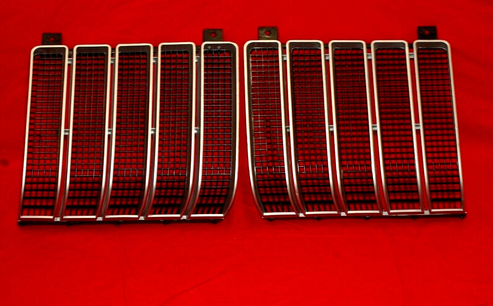 1973 Oldsmobile Cutlass 442 grilles