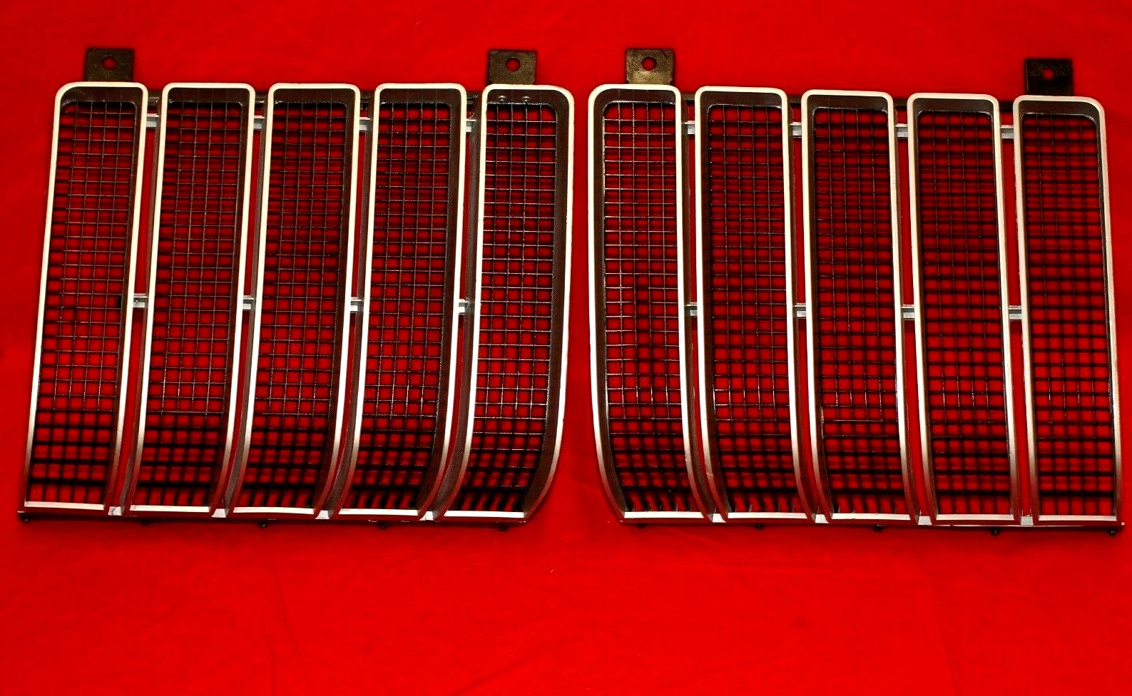 1973 Oldsmobile Cutlass 442 grilles