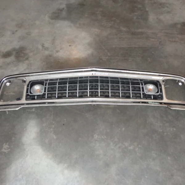 1974 Jeep Wagoneer grille with lamps