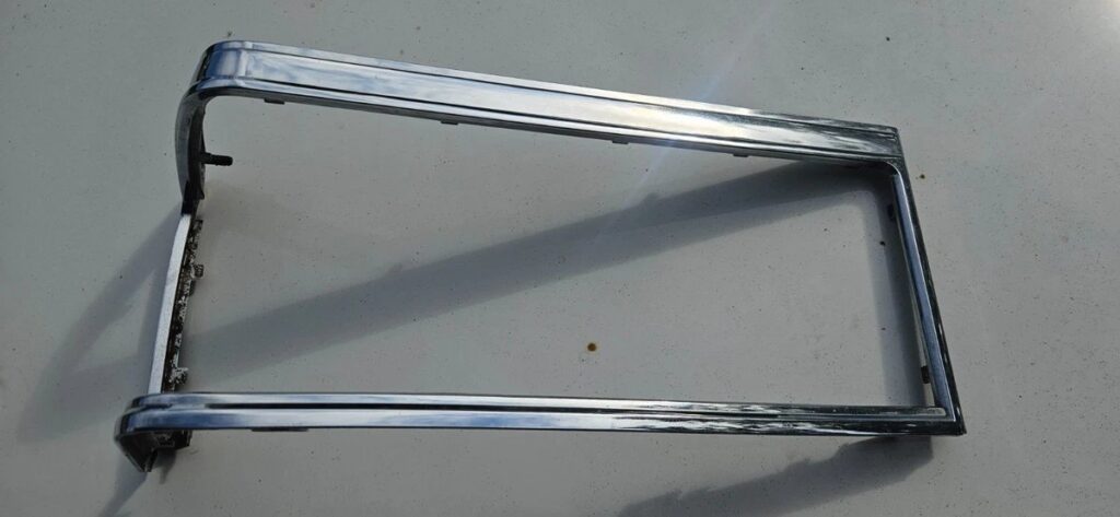 90-92 Cadillac Fleetwood Brougham Corner Turn Signal Chrome Bezel RH