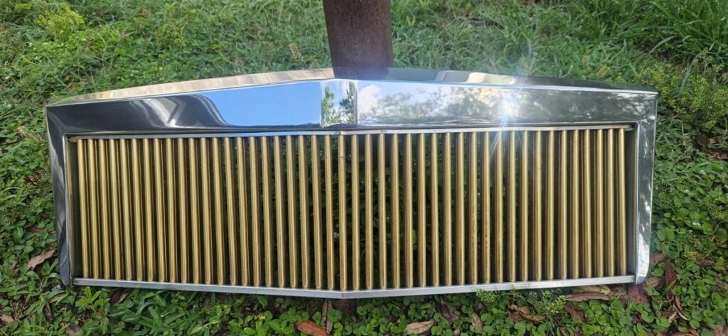 1993-1996 Cadillac Fleetwood Brougham E&G Classics Chrome w/ Gold Teeth Grille