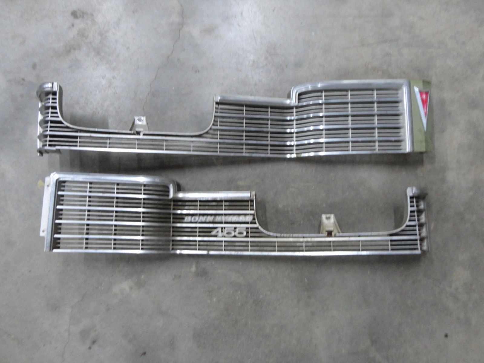 1973 Pontiac Bonneville 455 grille panels set