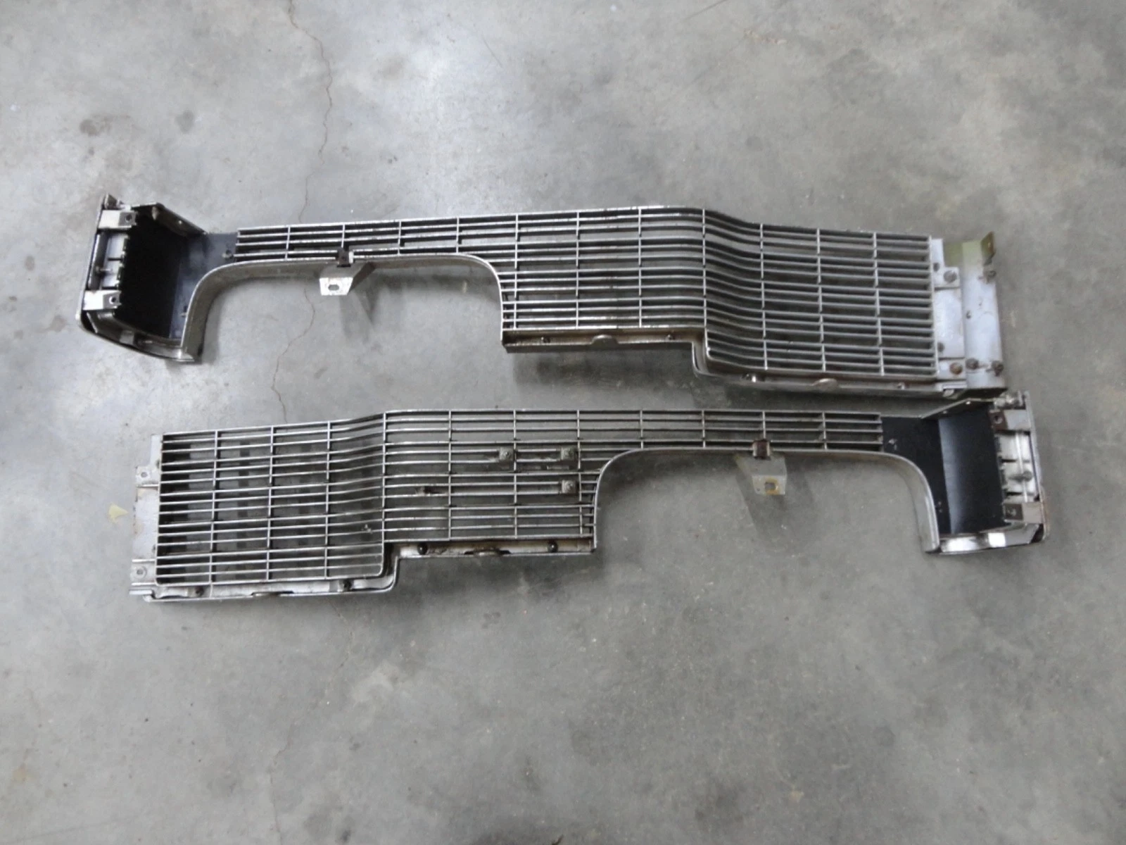 1973 Pontiac Bonneville 455 grille panels set