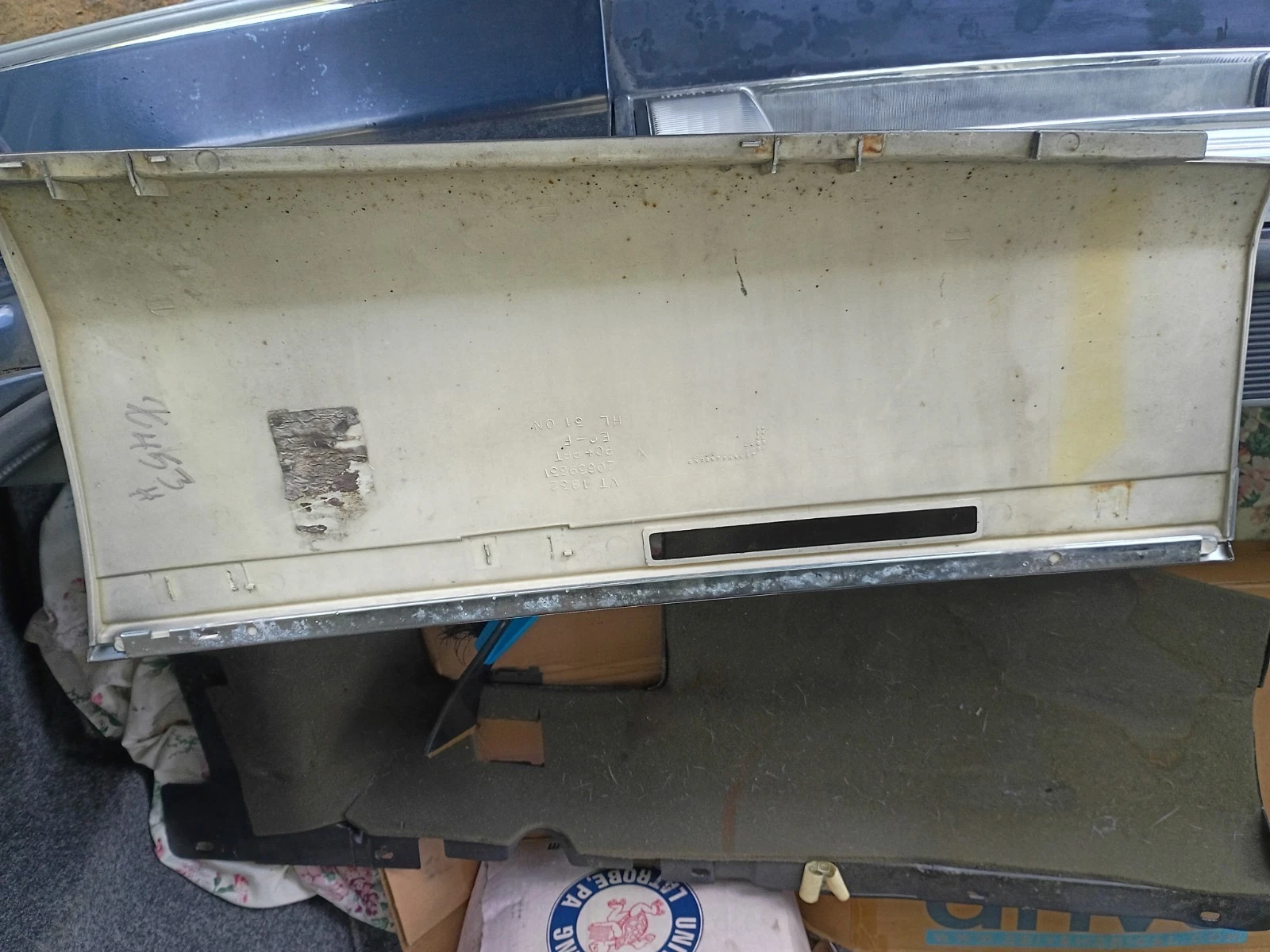 1989-1990 Cadillac Fleetwood FWD left quarter panel lower trim cladding